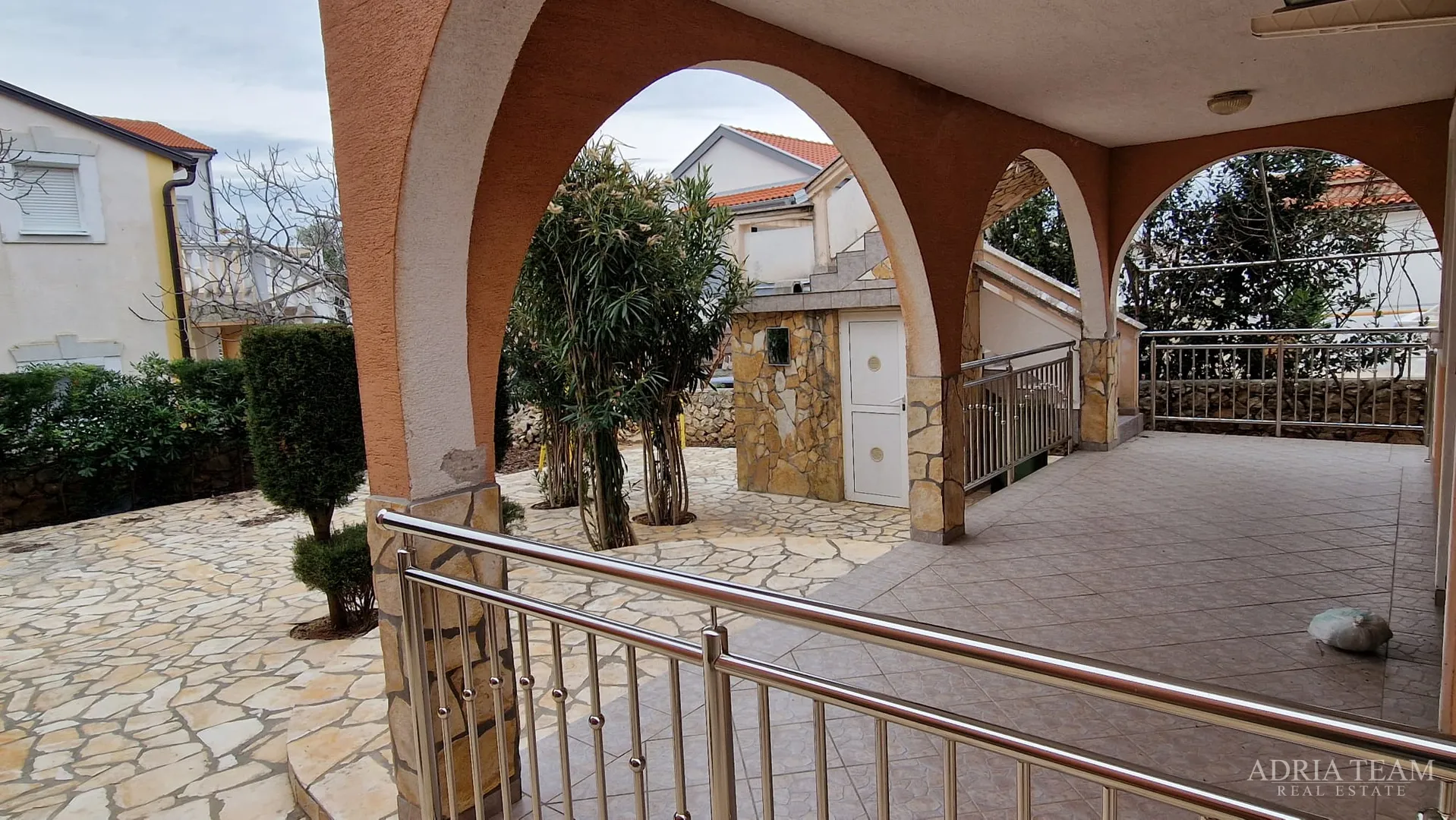 samostojeća kuća s dvije stambene jedinice – vir, zadar - slika 5