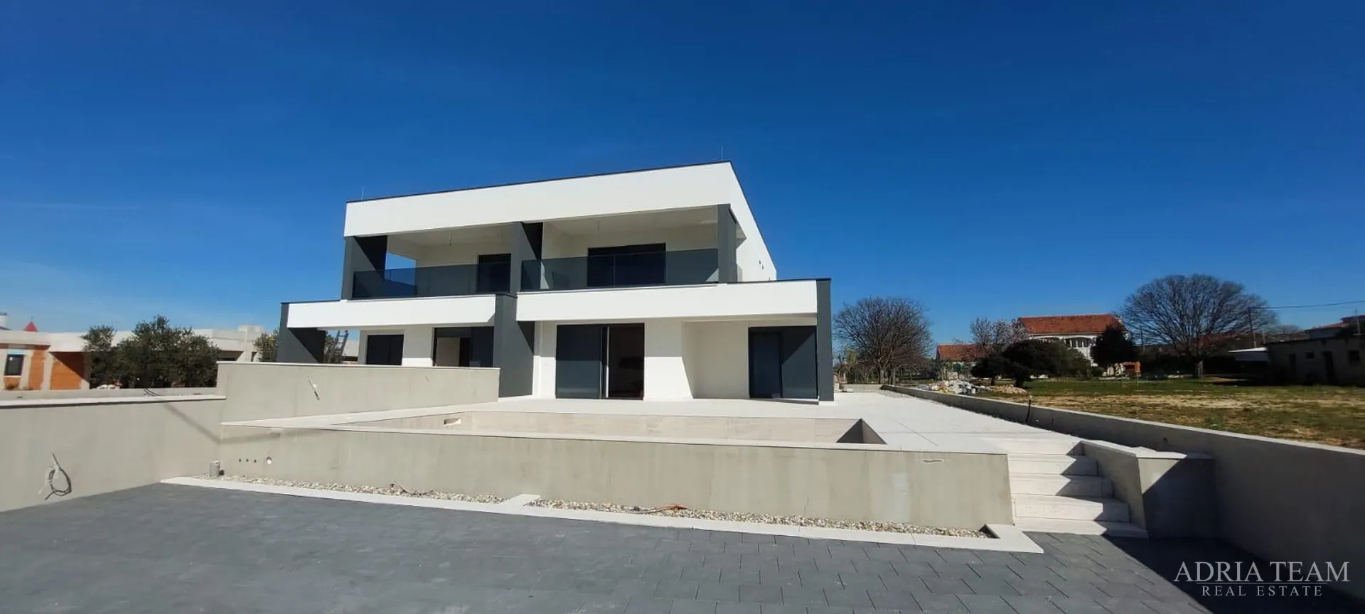 polovica kuće s bazenom - debeljak - slika 7