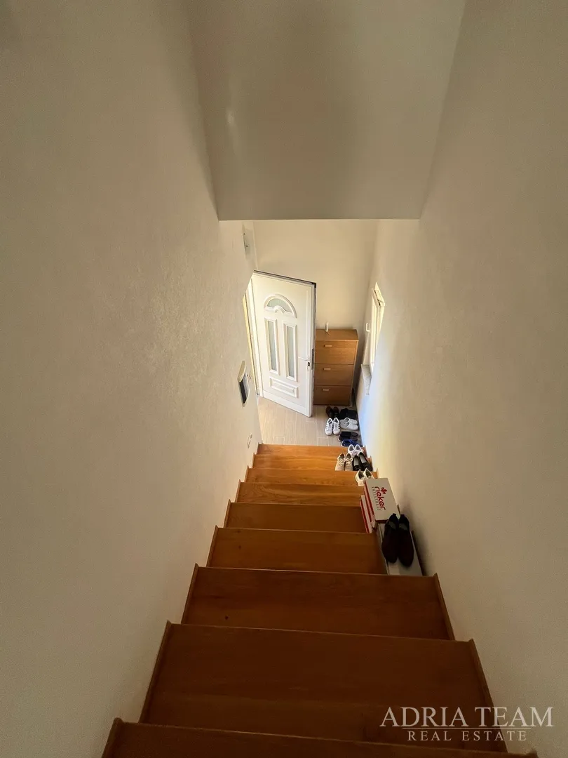 kuća s dvije stambene jedinice, 50 m od mora - vir, južna strana - slika 29