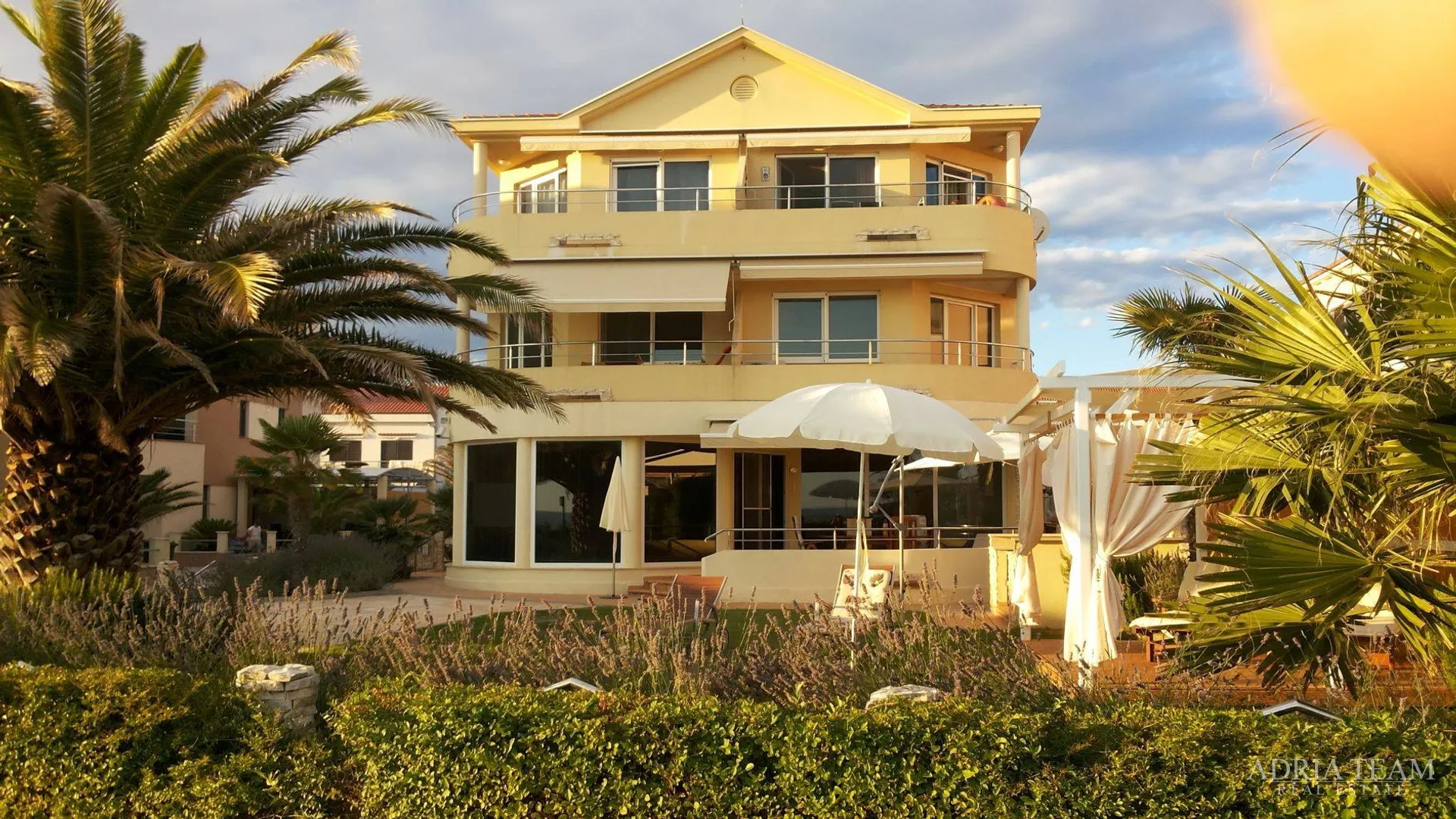 Četverosoban Apartman, Top Pozicija!! Prvi Red Do Mora - Privlaka, Zadar