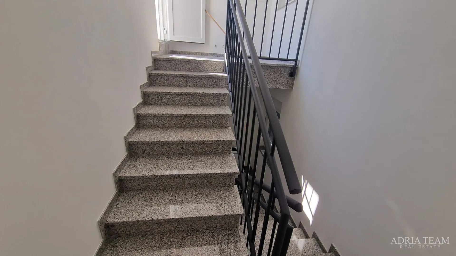 apartmani u stambenoj zgradi, novogradnja - vir - slika 26