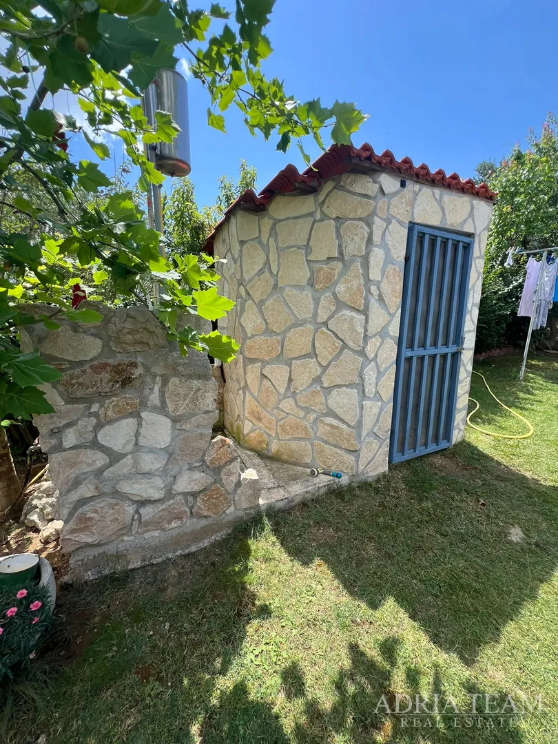 kuća s tri stambene jedinice i uređenim vrtom - neviđane, pašman - slika 37