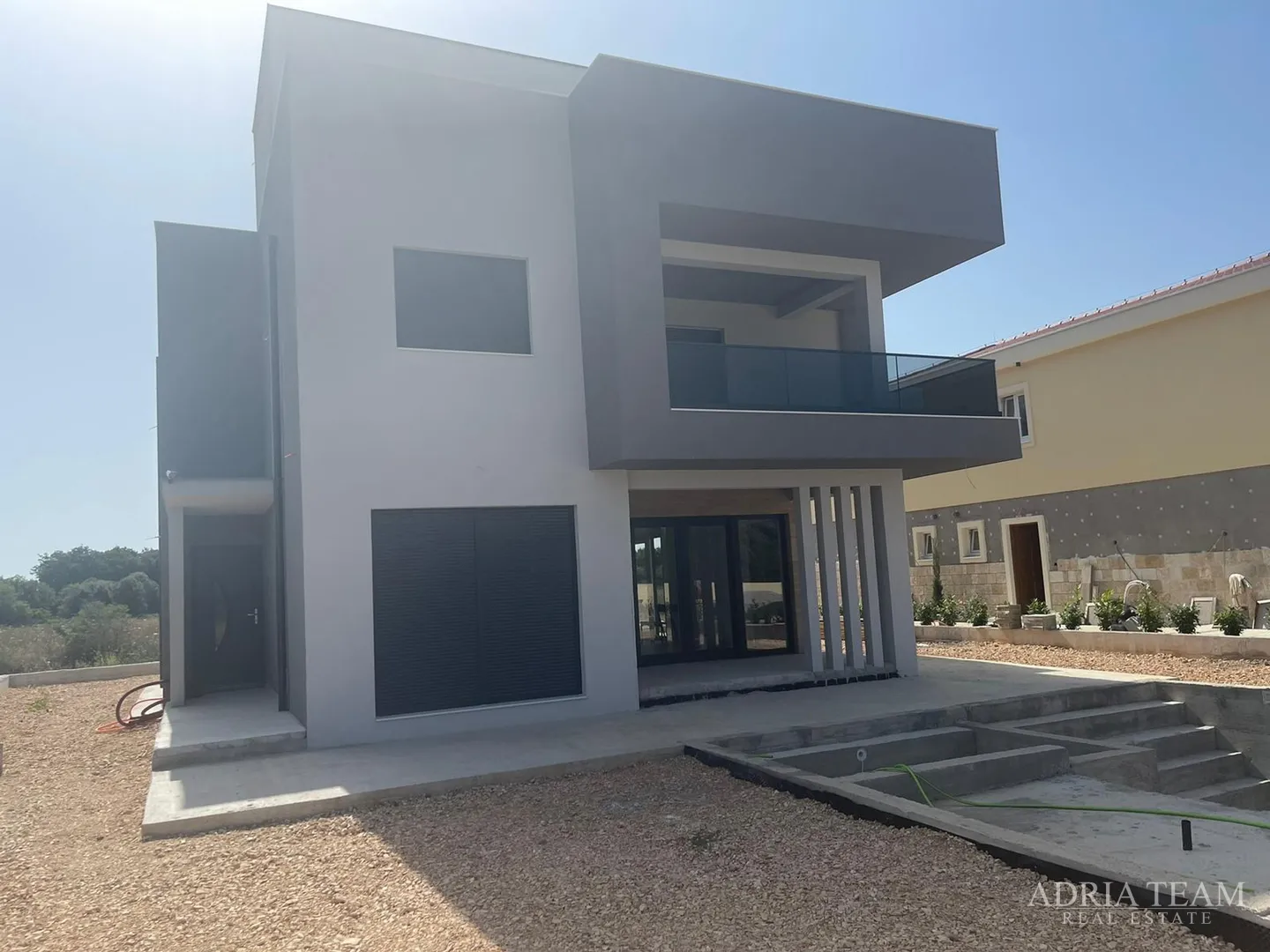 vila s bazenom u novogradnji - zaton - slika 9
