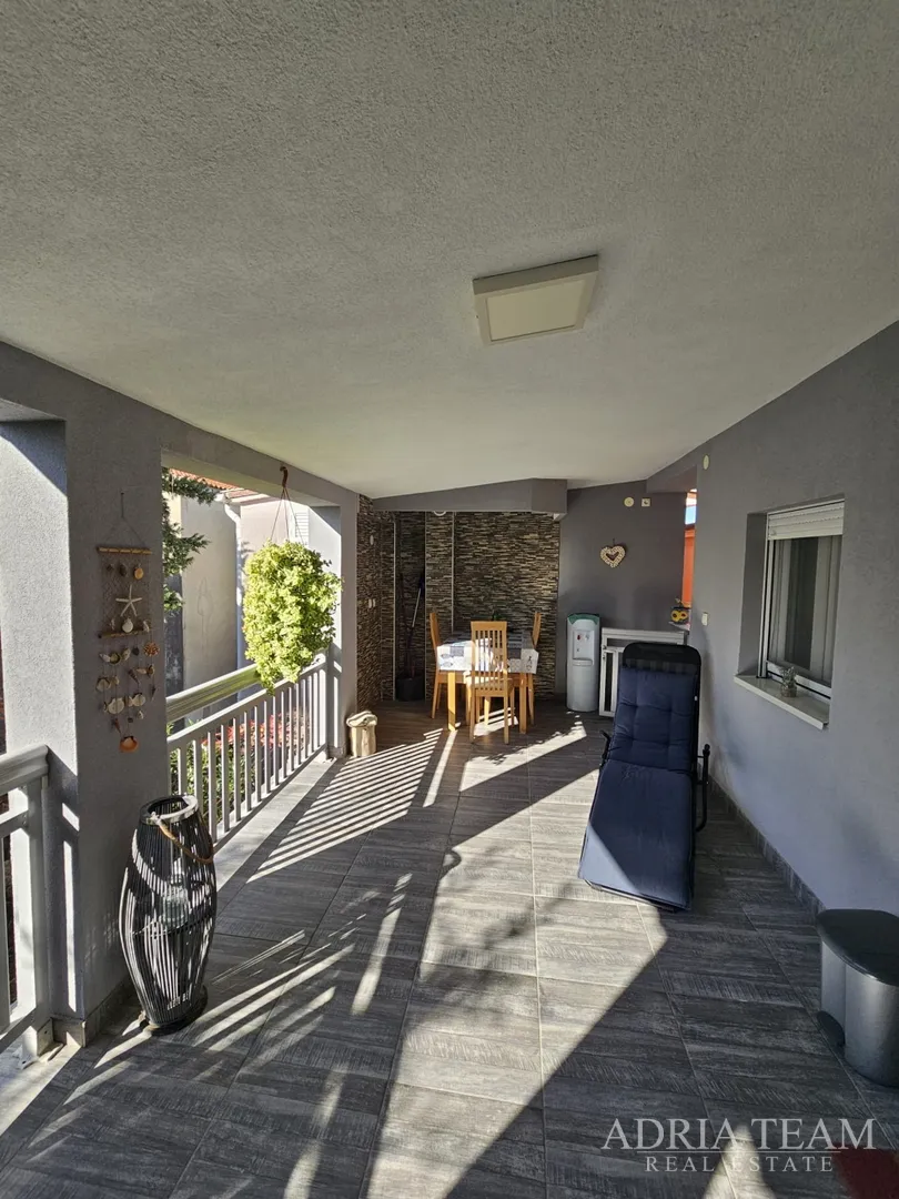 kuća s dvije apartmanske jedinice - vir - slika 32