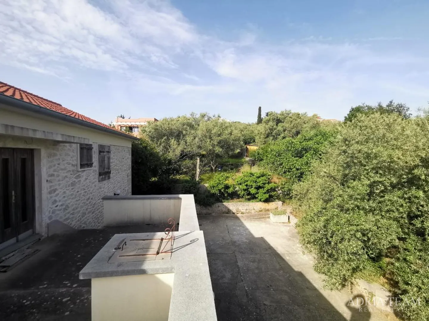 kuća s 3 apartmana i velikom okućnicom - poljana, ugljan - slika 22