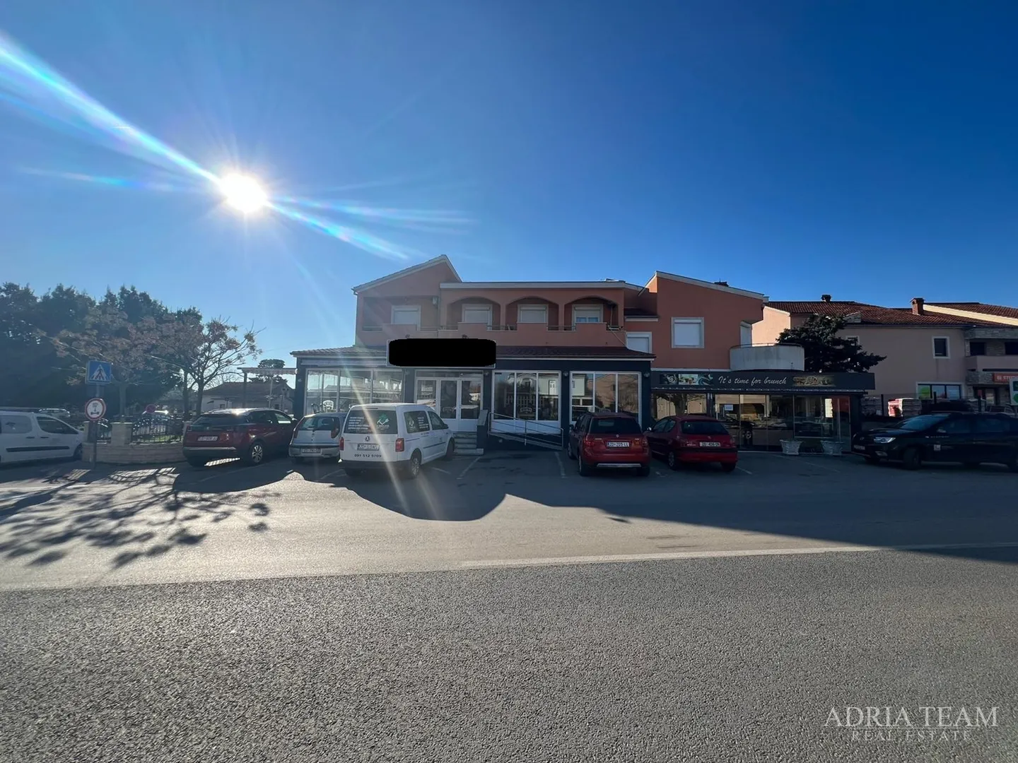 Renovirana Kuća S Poslovnim Prostorom (restoran I Pekara) - Nin