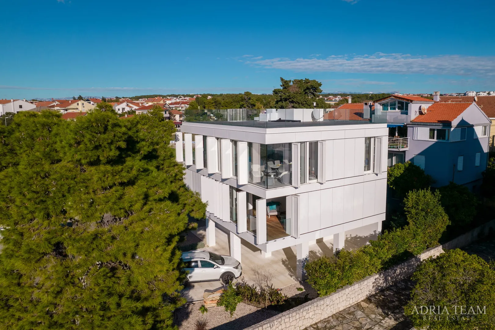 vila u prvom redu do mora, moderna arhitektura, prostrana krovna terasa - brodarica, zadar - slika 3