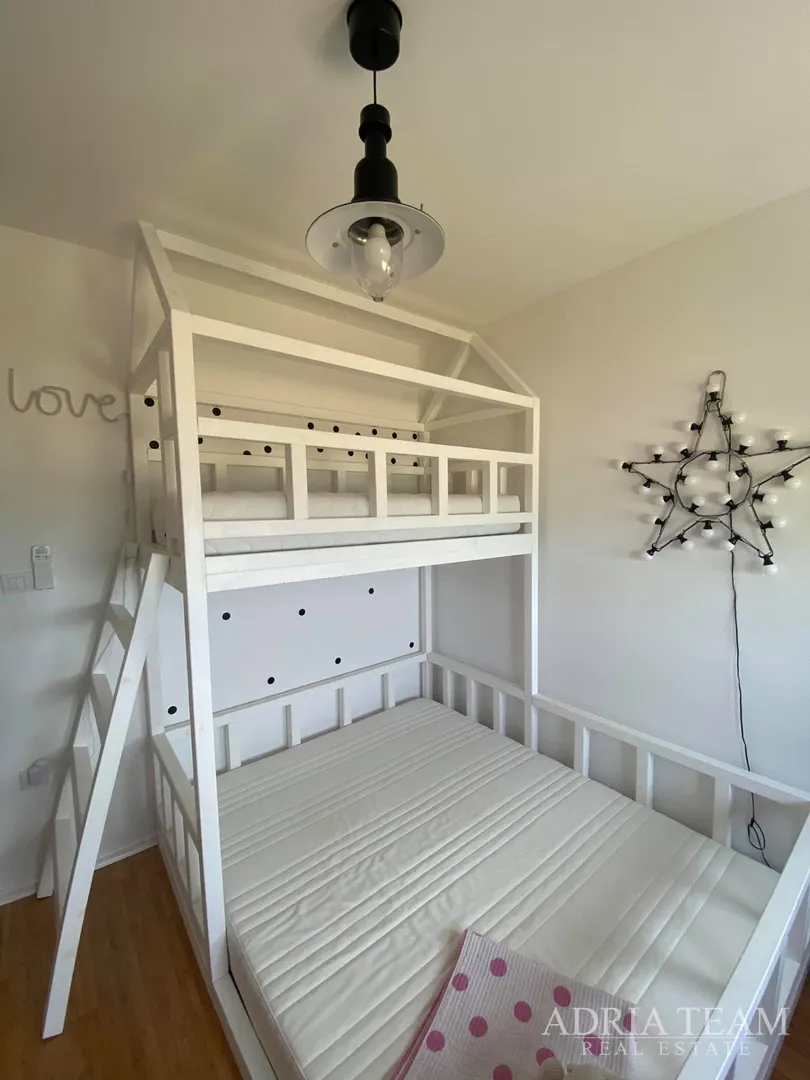 apartman s 3 spavaće sobe, 1. red do mora, povljana - pag - slika 20