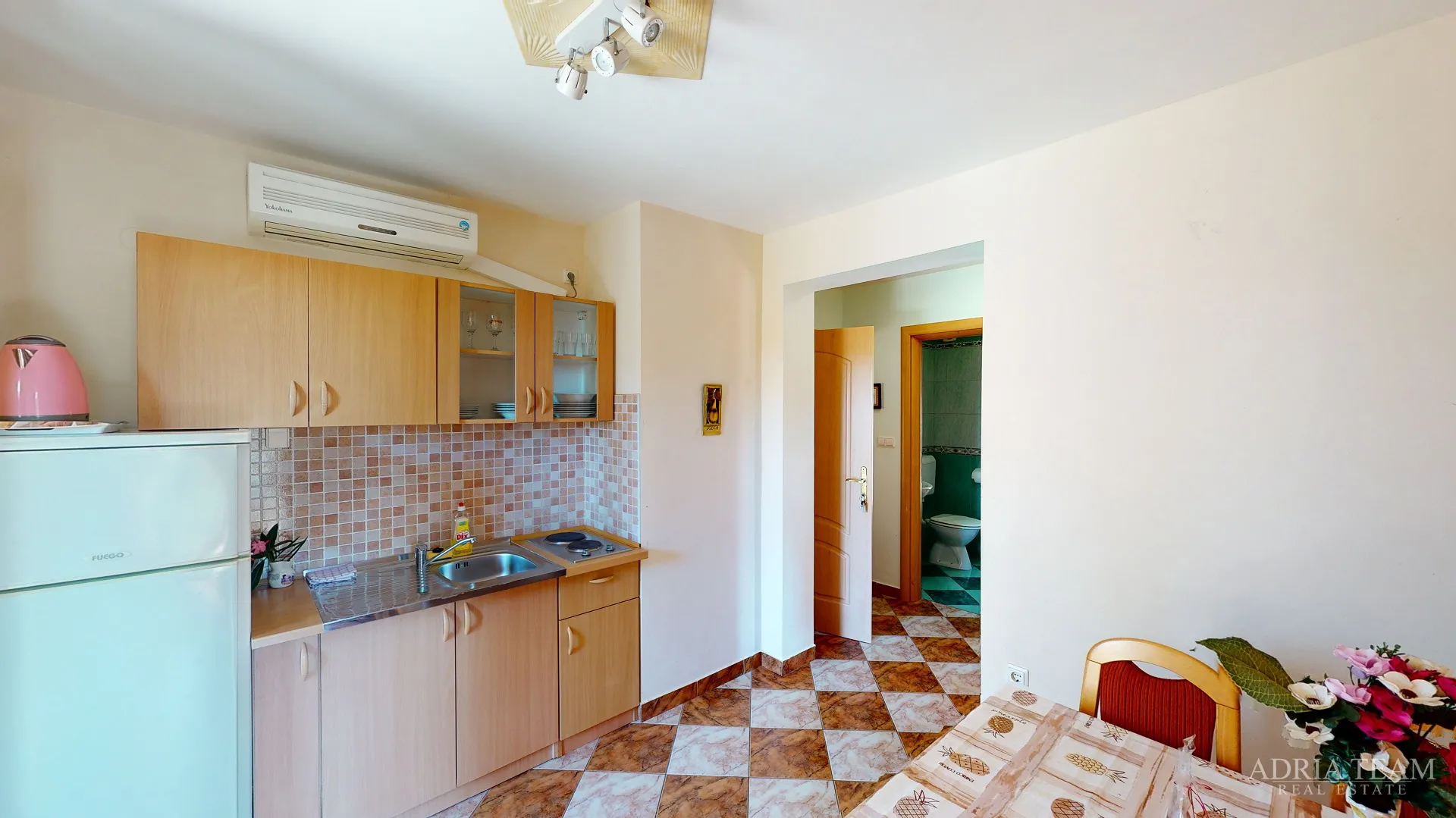 hotel s konobom i krovnom terasom, 1. red do mora - sukošan - slika 11