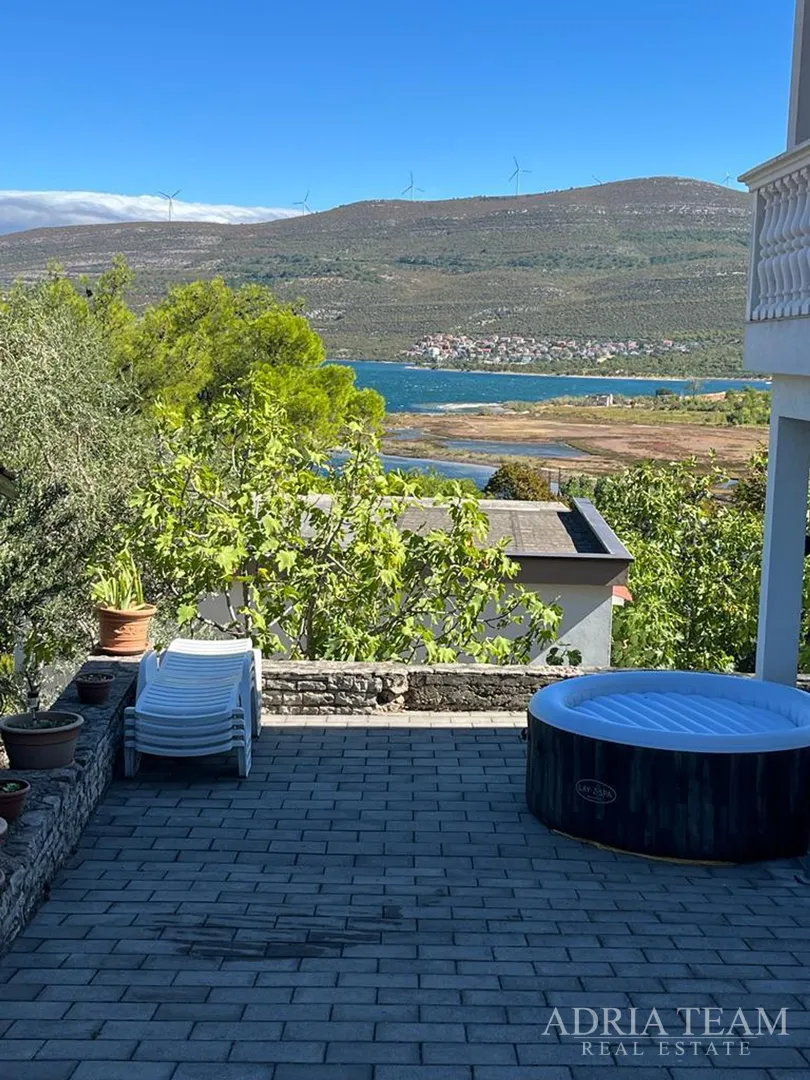 kuća s tri stambene jedinice, pogled na more i velebit - donji karin - slika 77