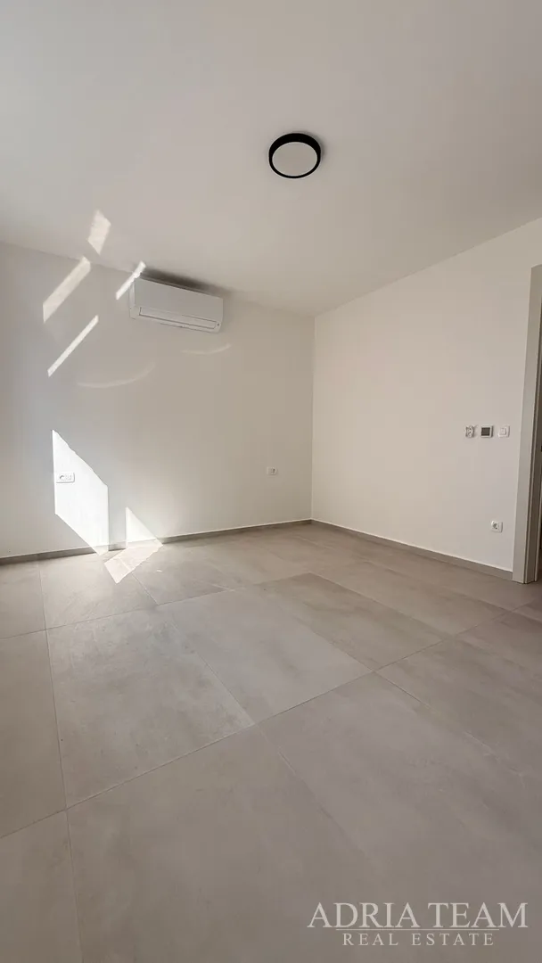 prodaje se stan 95m2 prizemlje s dvorištem, vir - slika 12