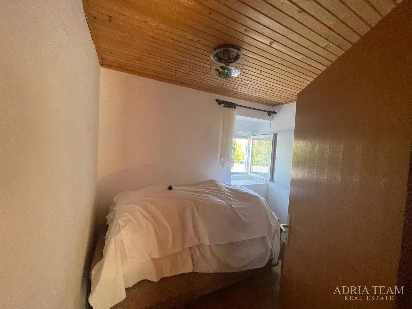 kuća udaljena 650 m od mora, centar - povljana, pag - slika 6