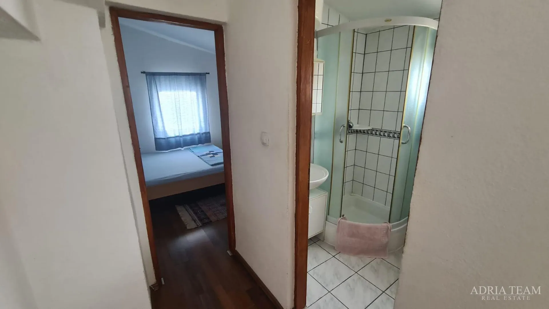 akcija!! apartmanska kuća s 5 apartmana, 170 m od mora, vir - zadar - slika 4