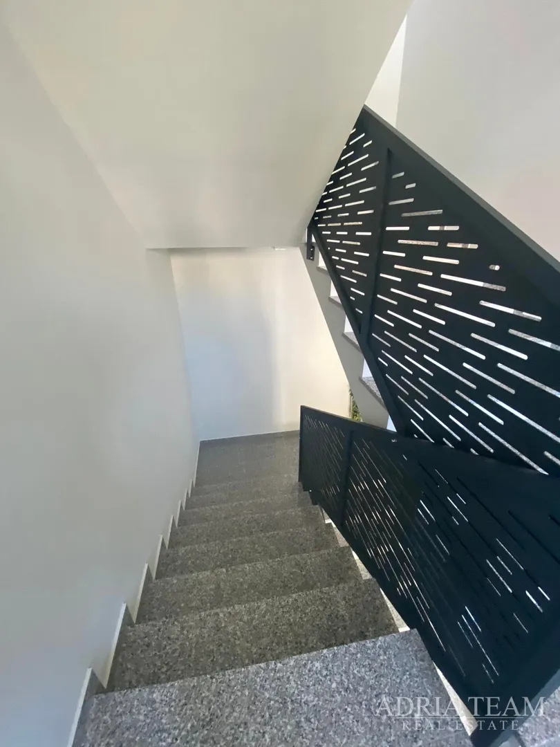 apartmani u novogradnji s pogledom na more, mirna i tiha pozicija!! pag - slika 25