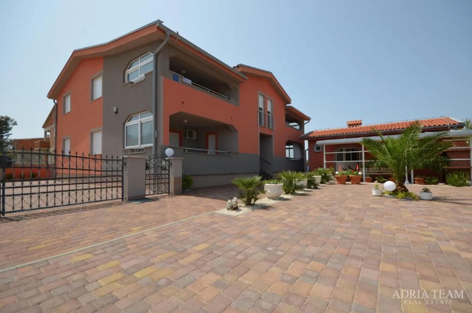 samostojeća kuća s 5 apartmana, 200 m od mora, vir - zadar - slika 4