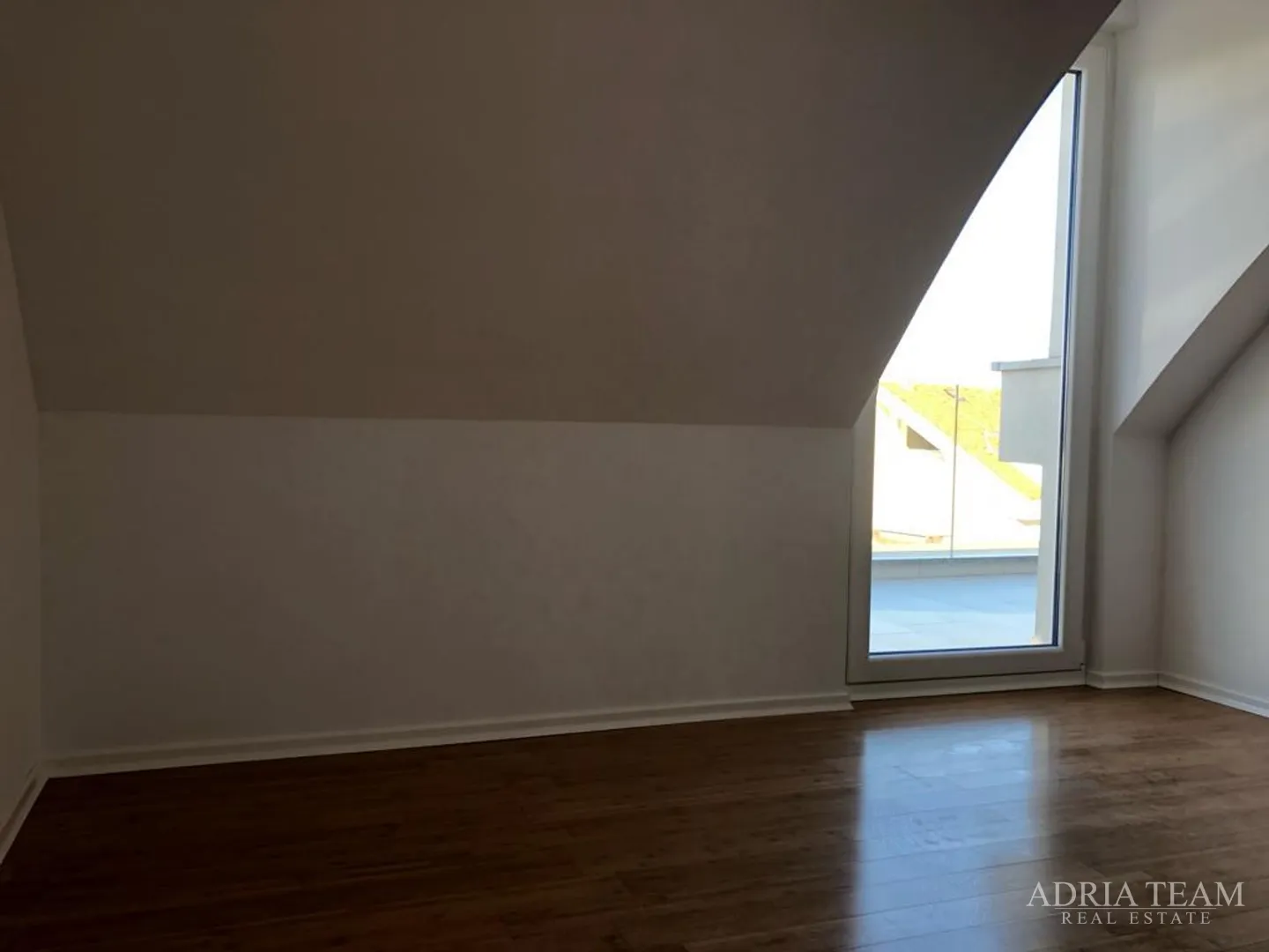 apartman s 3 spavaće sobe, 1. red do mora, povljana - pag - slika 12
