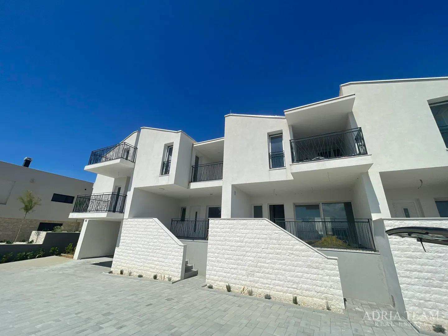 kućice u nizu, 50 m od mora, odlična pozicija, nin - zaton - slika 2