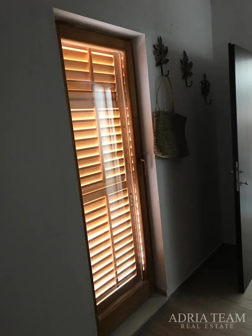 luksuzna vila s grijanim bazenom i natkrivenom terasom - 10 000 m2 zemljišta! - slika 32