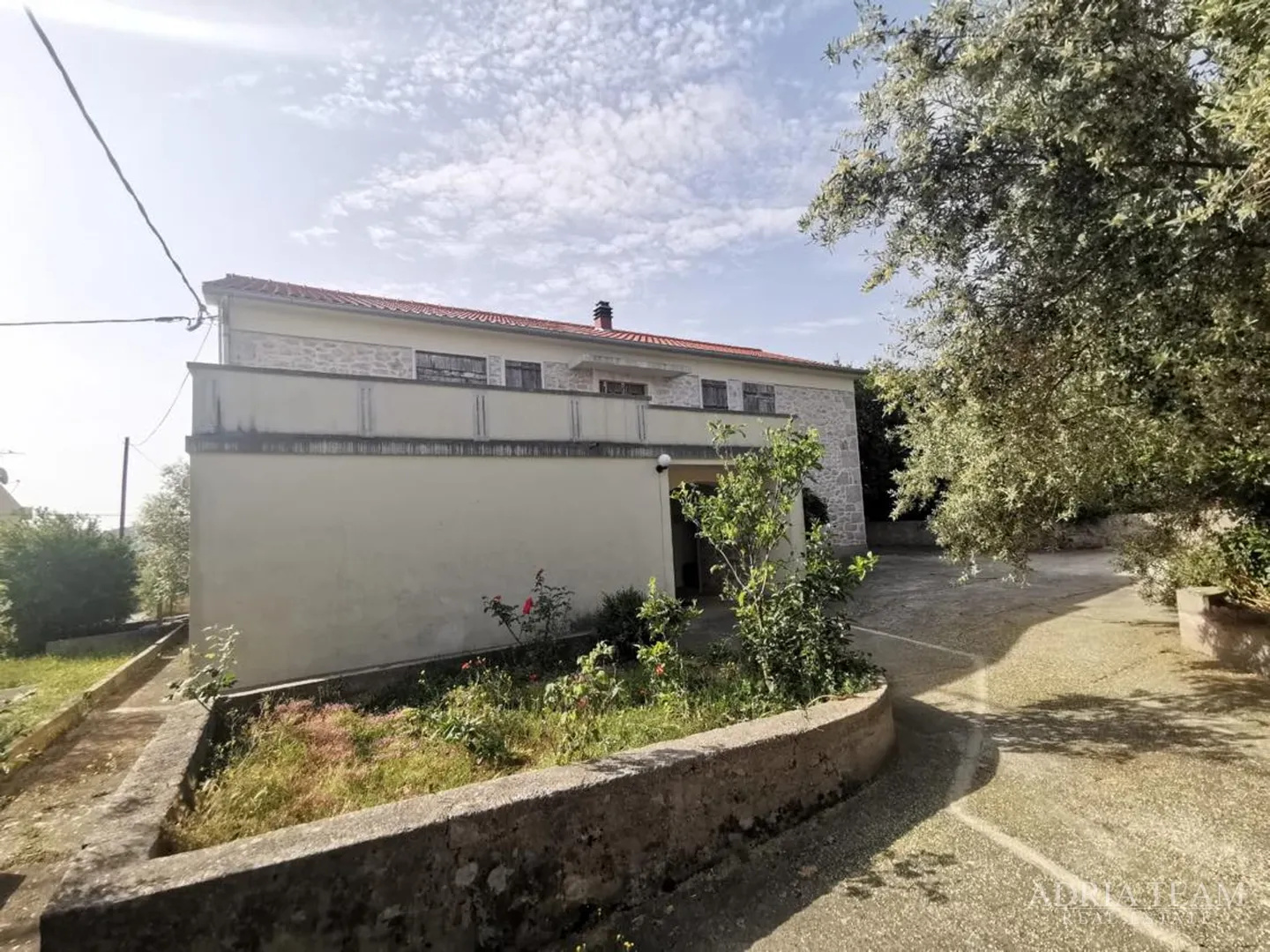 kuća s 3 apartmana i velikom okućnicom - poljana, ugljan - slika 20