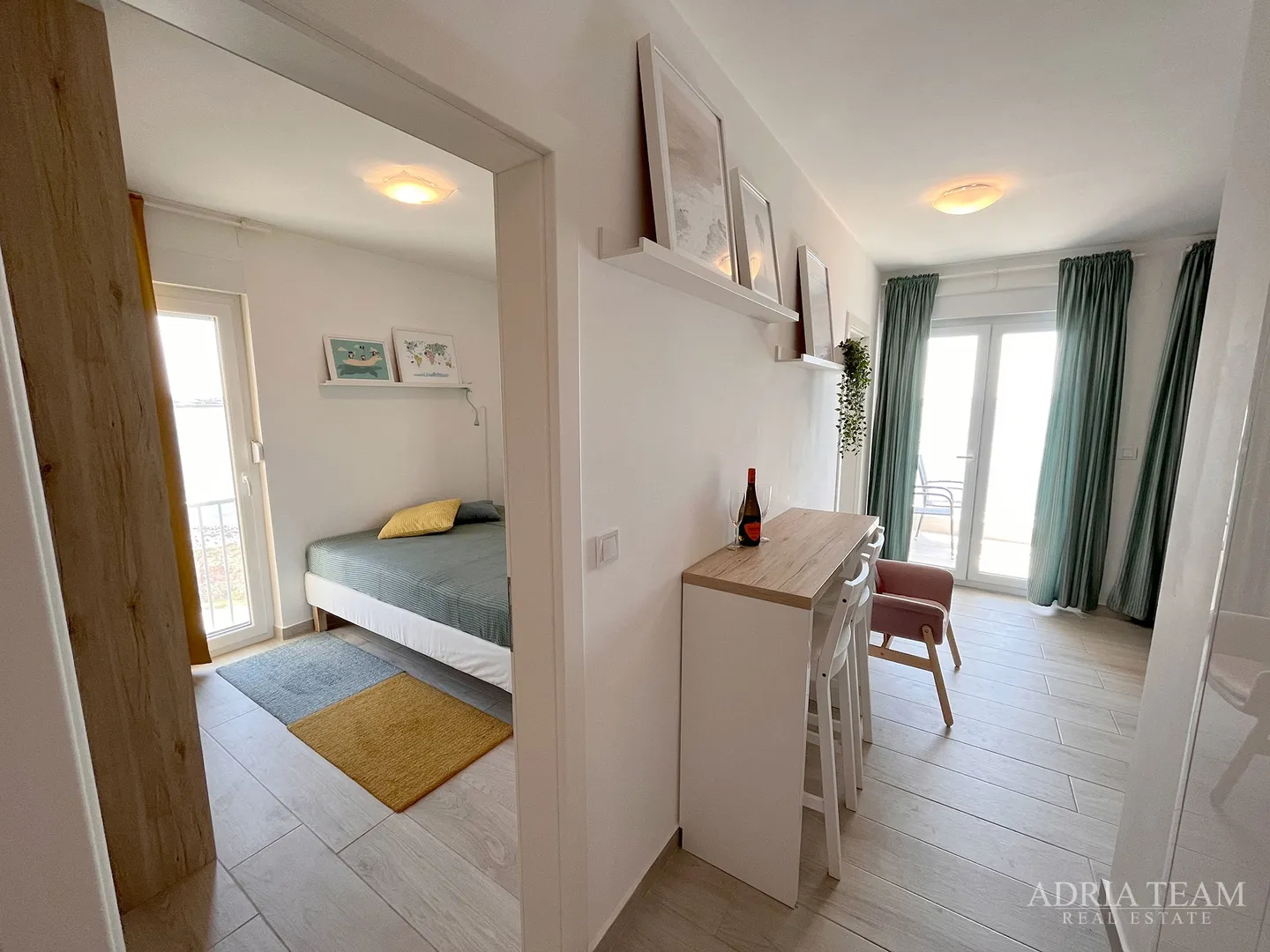 dvoetažni apartman u prvom redu do mora, plaža odmah ispred zgrade - povljana, pag - slika 16