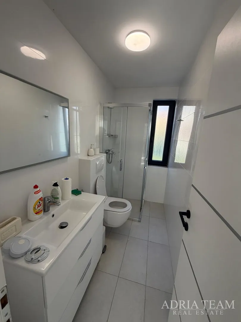 prodaje se luksuzna vila s bazenom – otok vir - slika 9