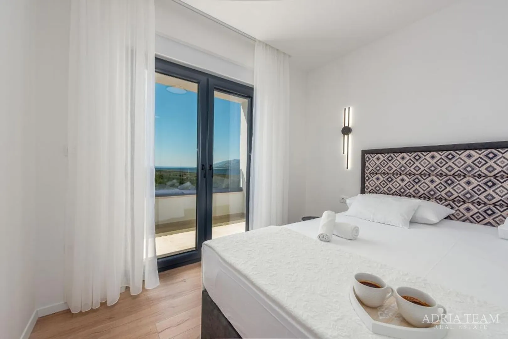 novoizgrađena vila s pogledom na more, planine i šumu - rovanjska - slika 12