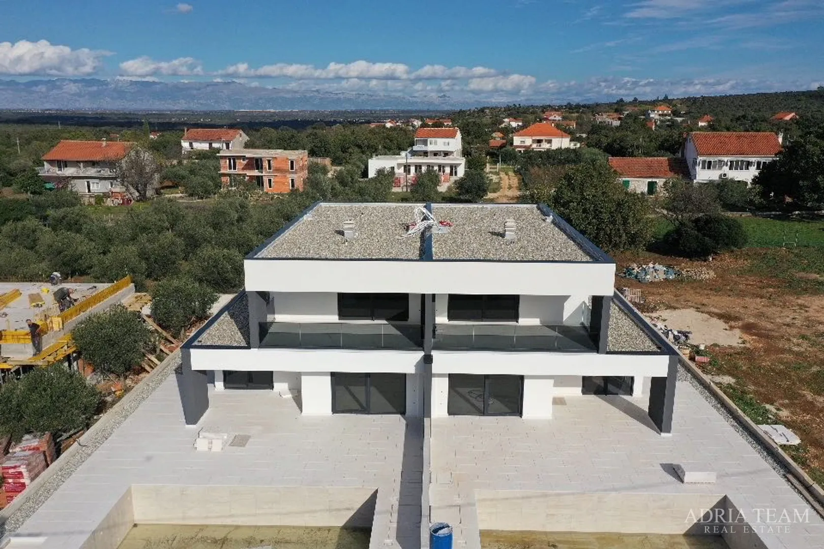 polovica kuće s bazenom - debeljak - slika 107