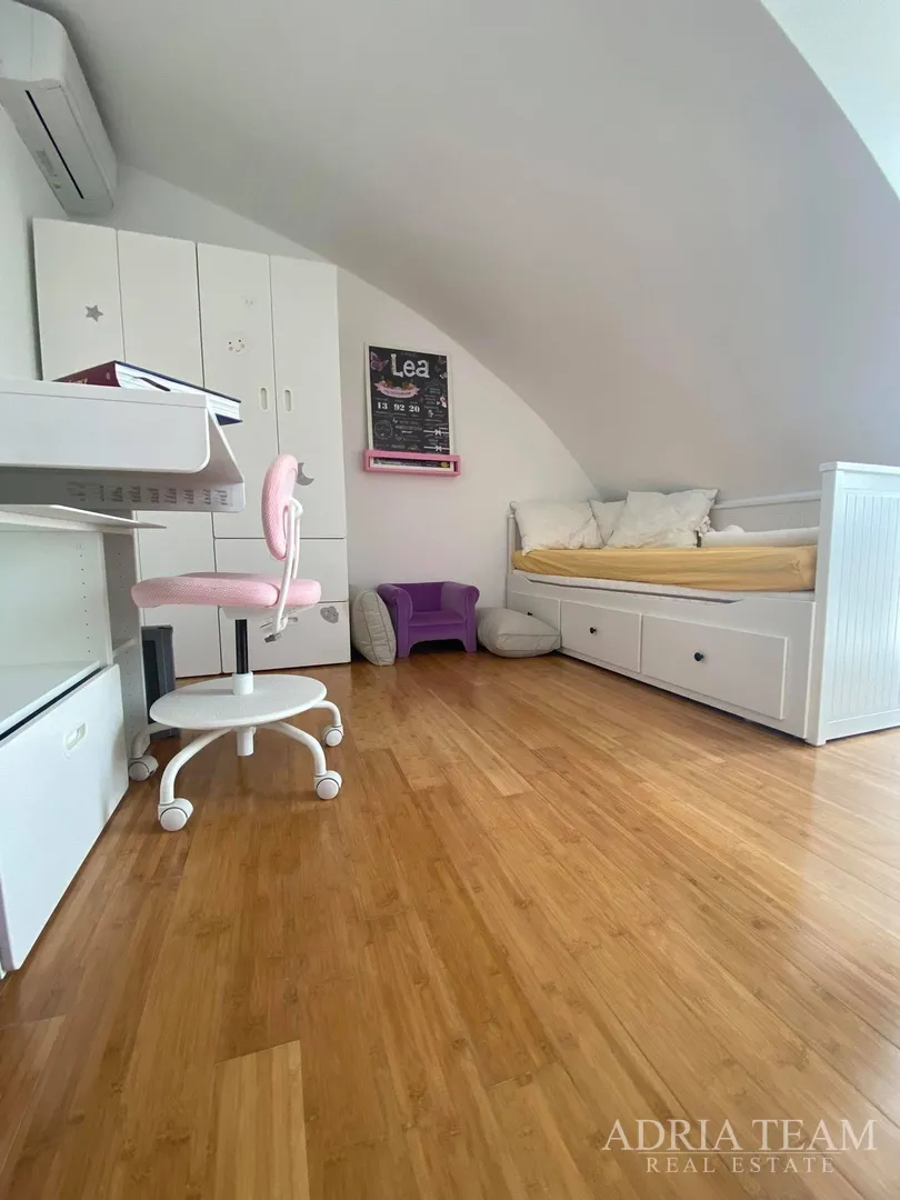 apartman s 3 spavaće sobe, 1. red do mora, povljana - pag - slika 17