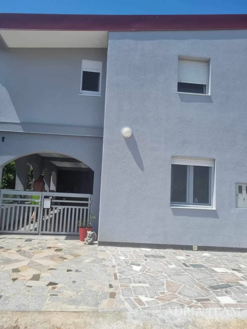 kuća s dvije apartmanske jedinice - vir - slika 35