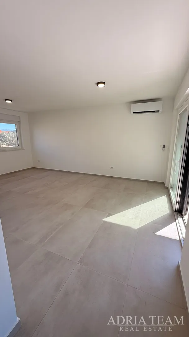 prodaje se stan 95m2 prizemlje s dvorištem, vir - slika 23