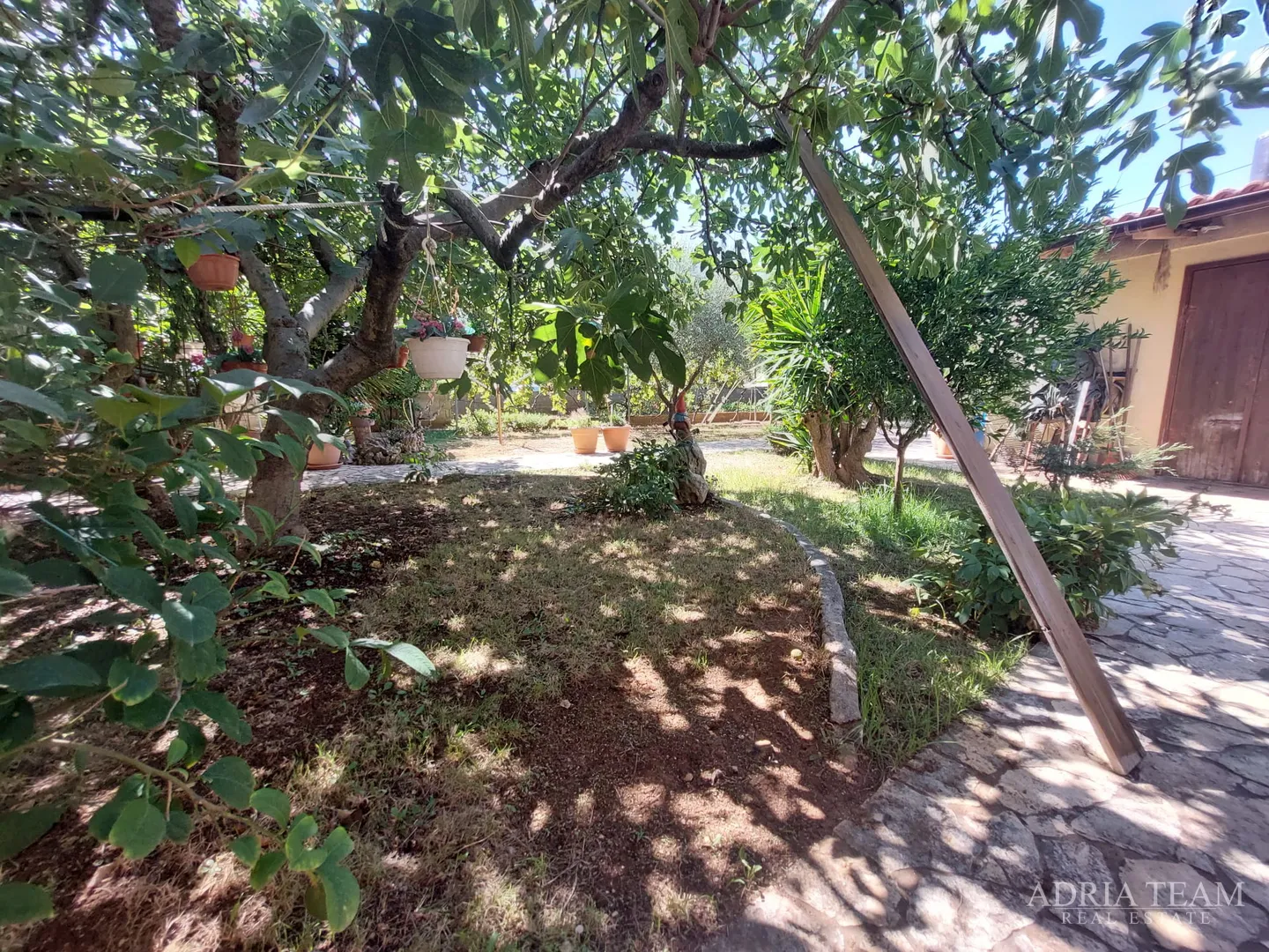 apartmanska kuća s velikim dvorištem, mirna i tiha pozicija - vir - slika 44