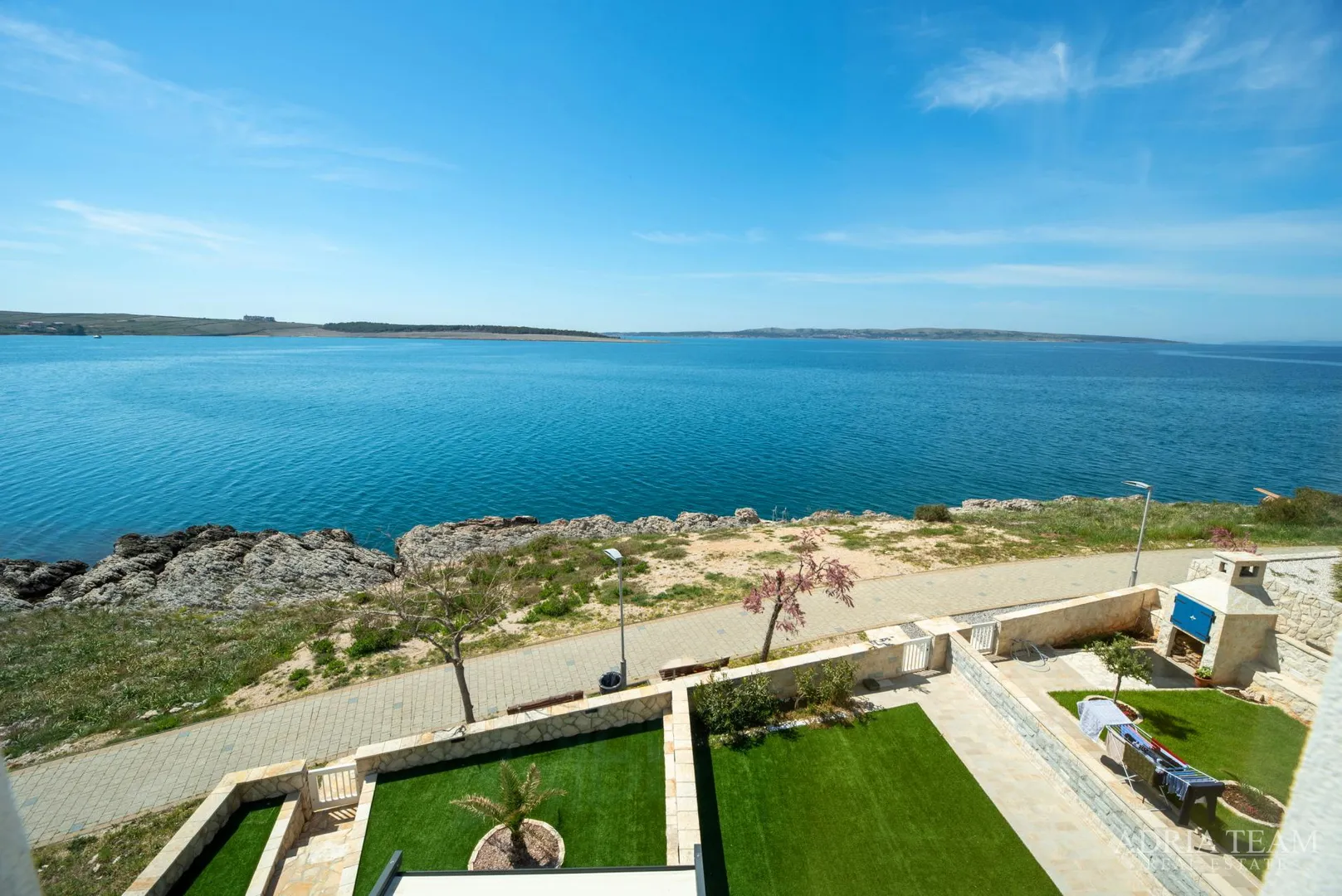 dvoetažni apartman u prvom redu do mora, plaža odmah ispred zgrade - povljana, pag - slika 26