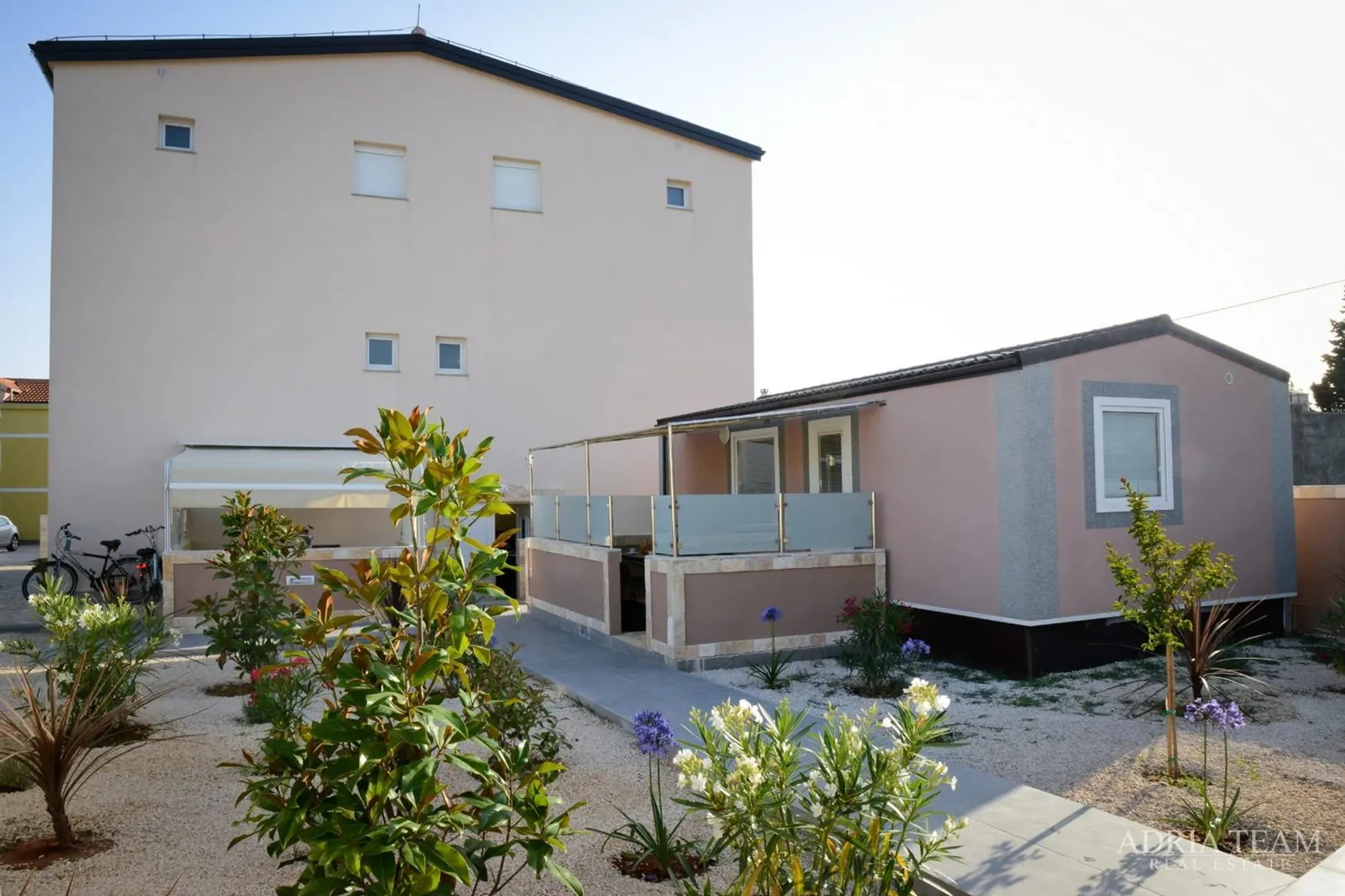apartman u suterenu s bazenom i velikim vrtom - privlaka - slika 5