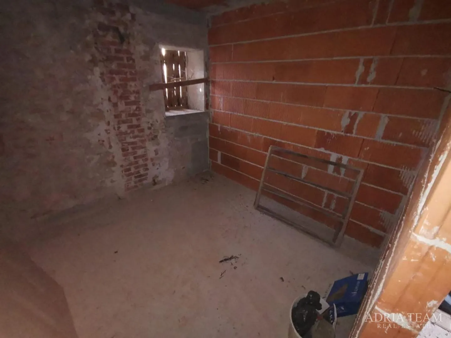 kuća s 3 apartmana i velikom okućnicom - poljana, ugljan - slika 18