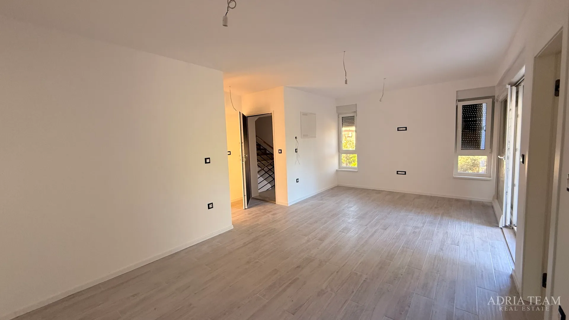 stambena zgrada (3 stana) 550 m udaljenost od mora, lokacija:vir - slika 21