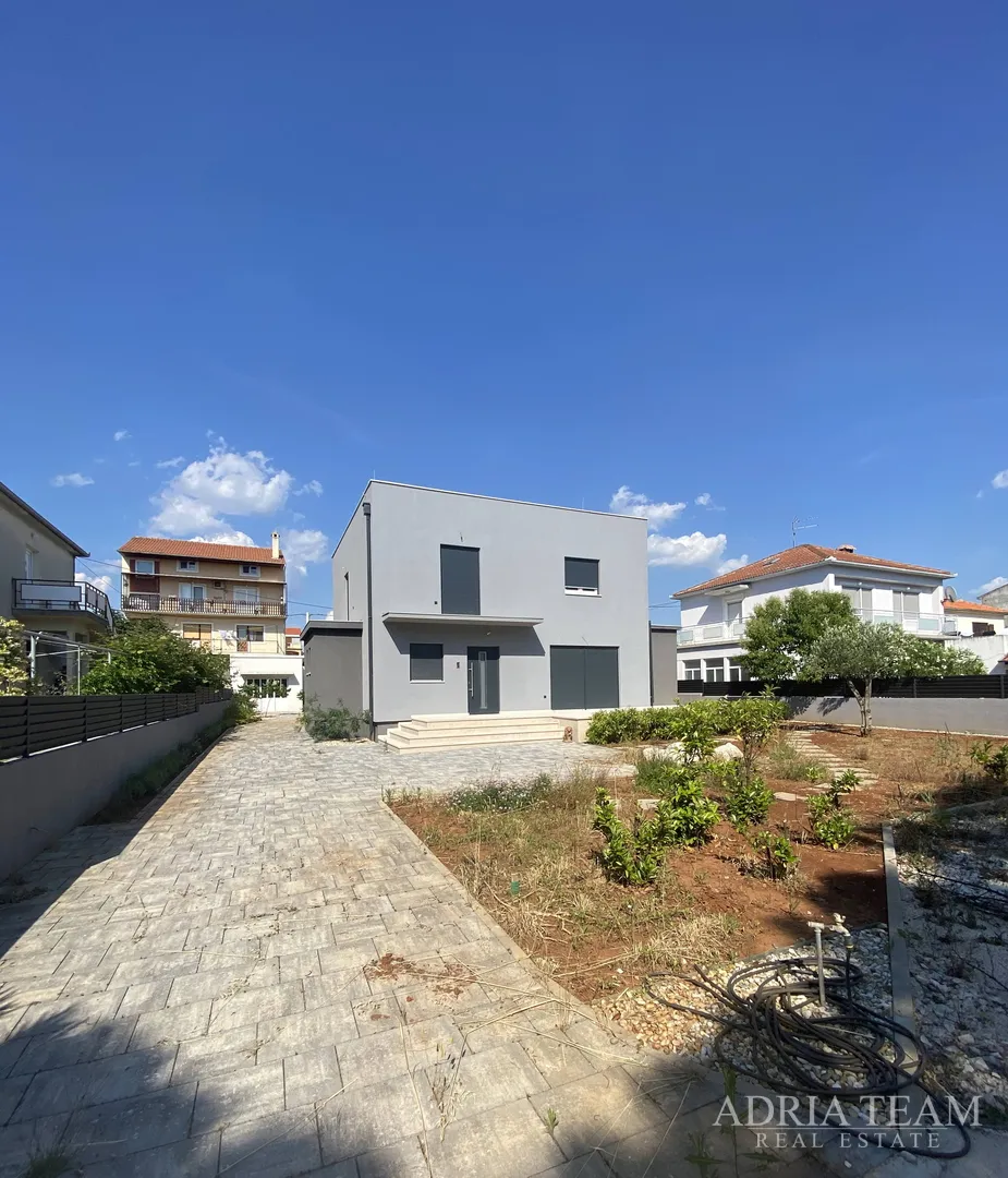 Obiteljska Kuća S Velikim I Uređenim Dvorištem I Bazenom, 400 M Od Mora, Zadar - Borik