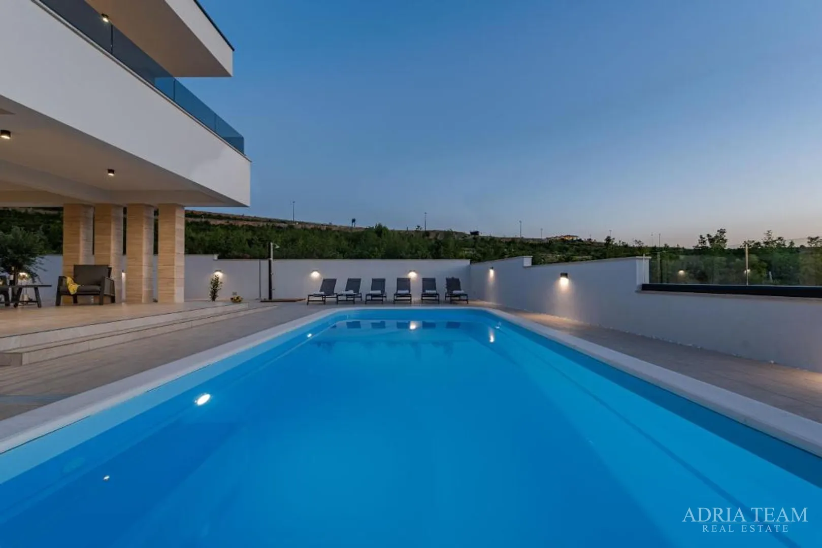 novoizgrađena vila s pogledom na more, planine i šumu - rovanjska - slika 32