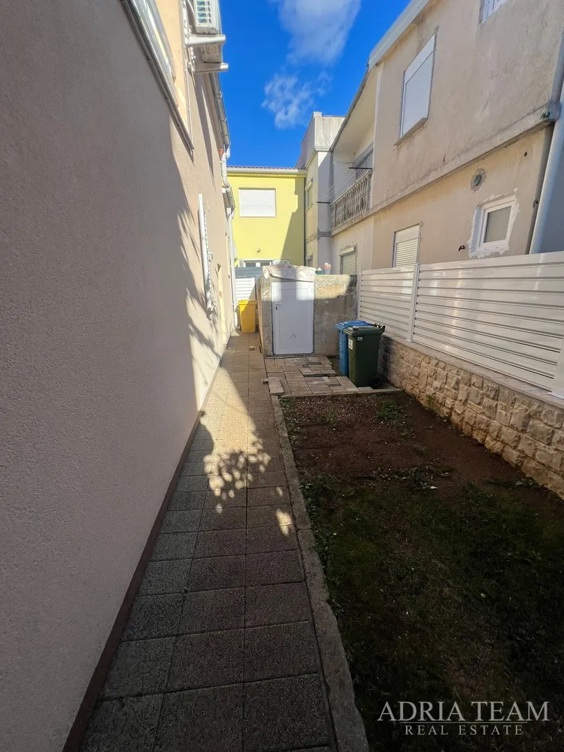 kuća s dvije stambene jedinice, 50 m od mora - vir, južna strana - slika 49