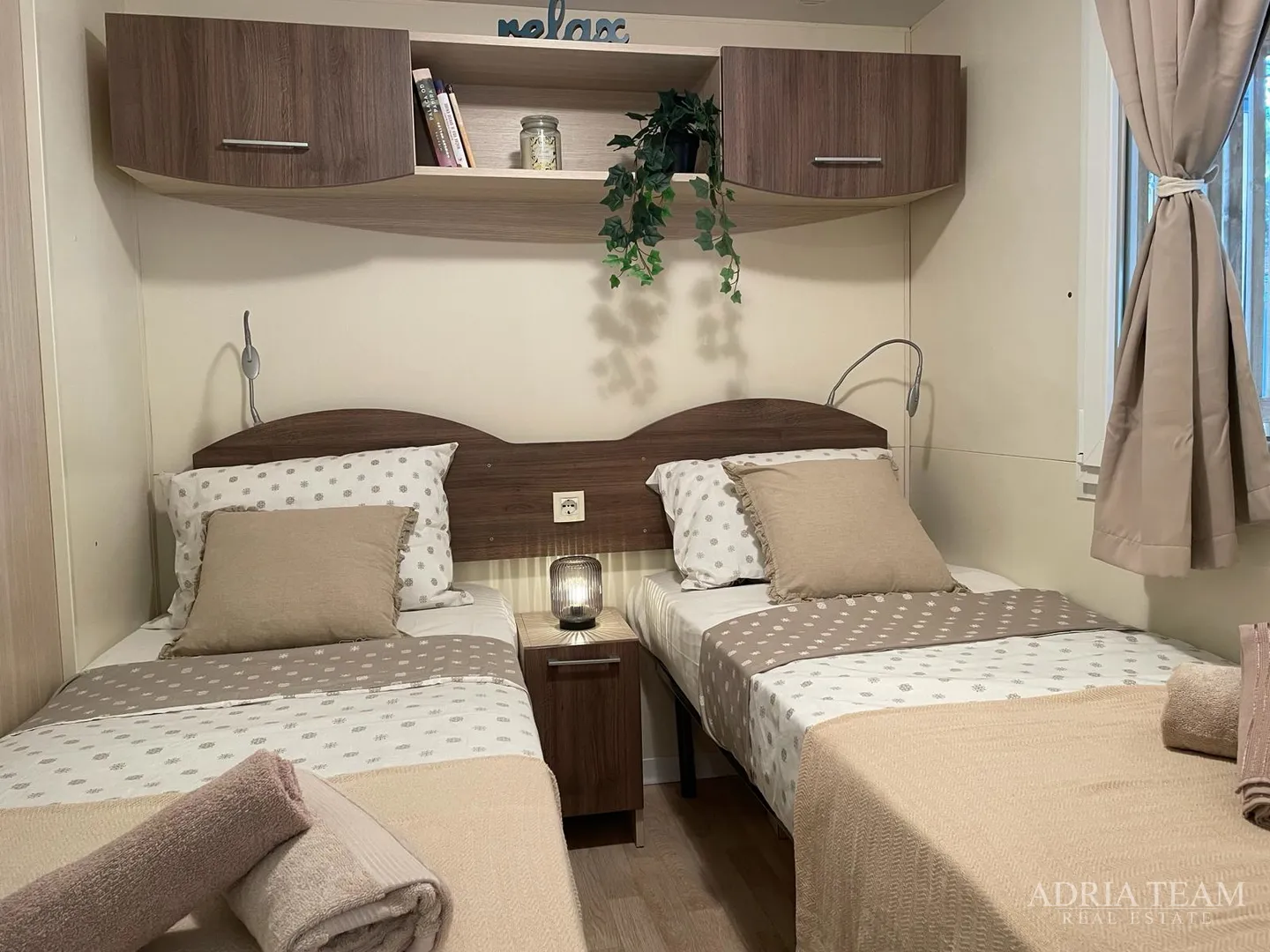 prodaje se potpuno opremljena mobilna kuća – 70 m od mora biograd na moru – camping park soline - slika 24