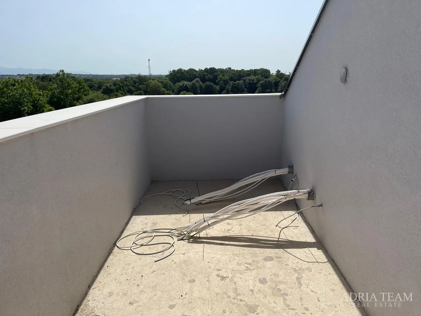 vila s bazenom u novogradnji - zaton - slika 75