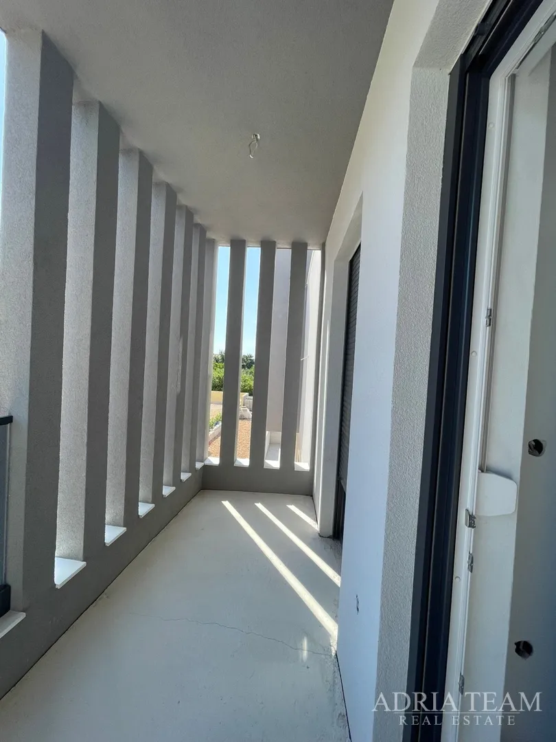 vila s bazenom u novogradnji - zaton - slika 54