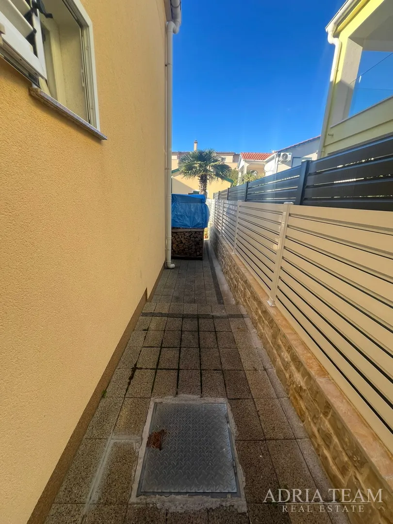 kuća s dvije stambene jedinice, 50 m od mora - vir, južna strana - slika 45