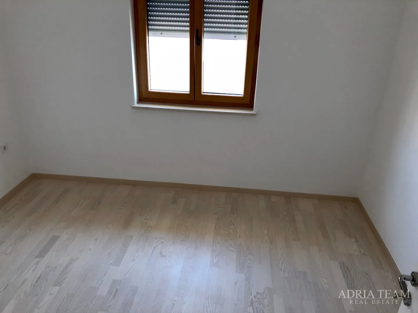 luksuzni apartman - 1. red do mora - slika 12