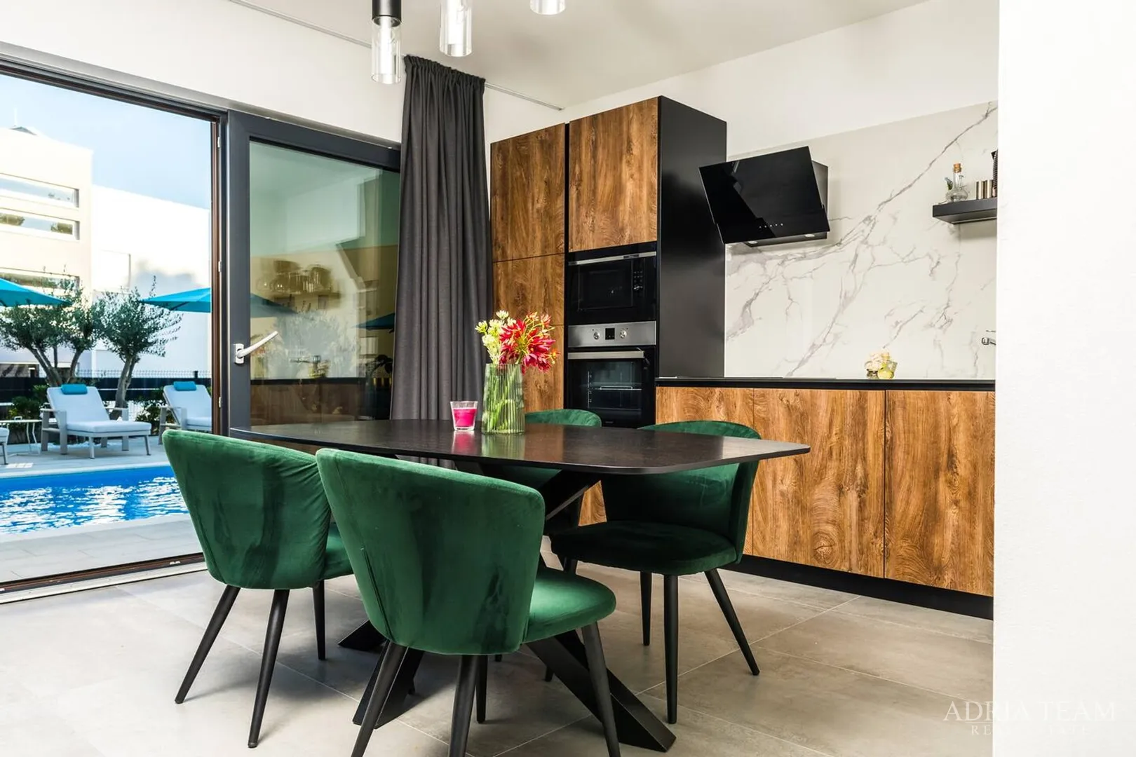 apartmani u urbanoj vili s bazenom, 250 m od mora, vir - zadar - slika 21