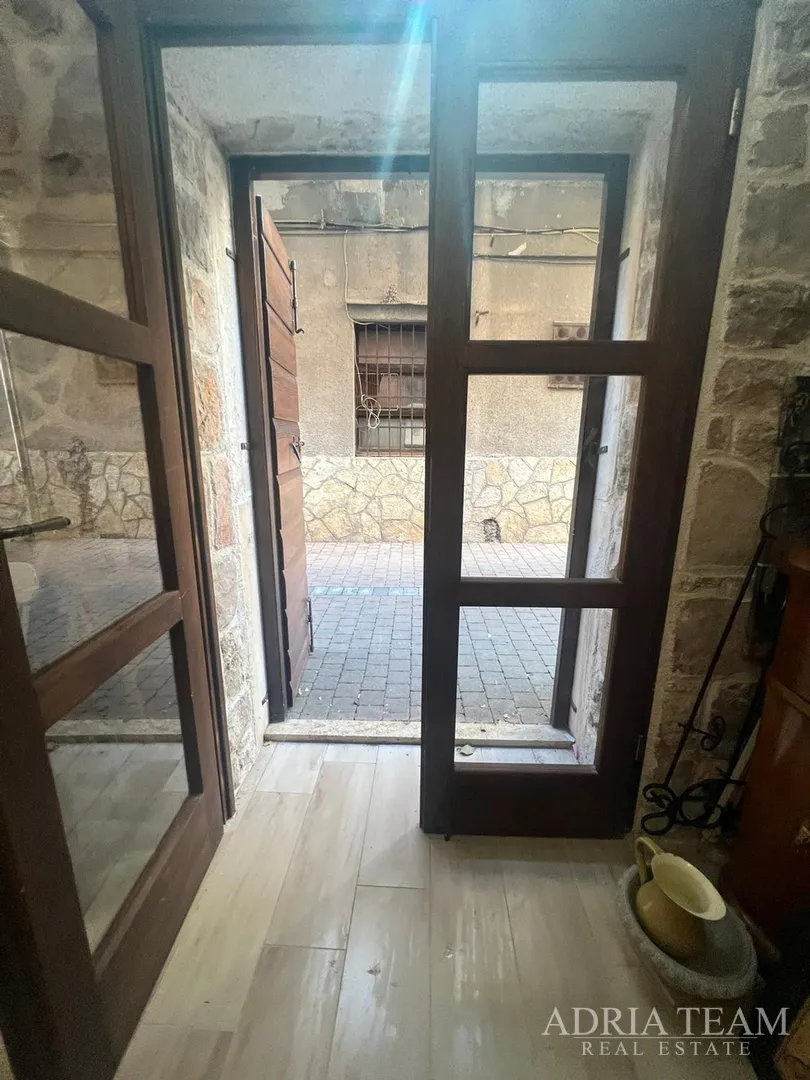 kuća u nizu s apartmanom i poslovnim prostorom, izvrsna lokacija i investicija - pirovac, centar - slika 39