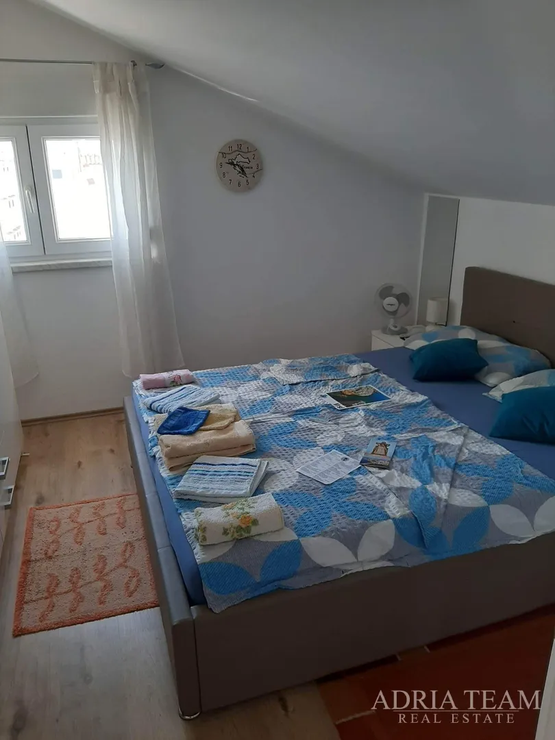 troetažni apartman u stambenoj zgradi - vrsi - slika 10