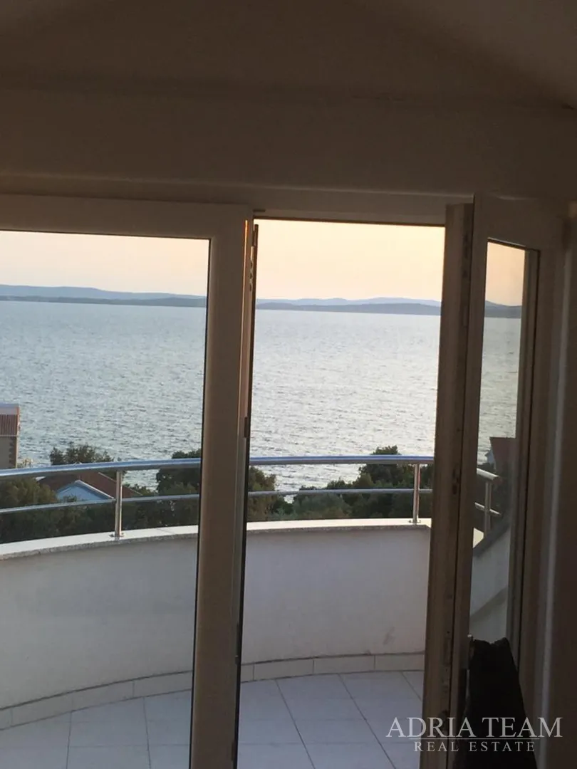 kuća s 10 apartmana, pogled na more - petrčane - slika 21