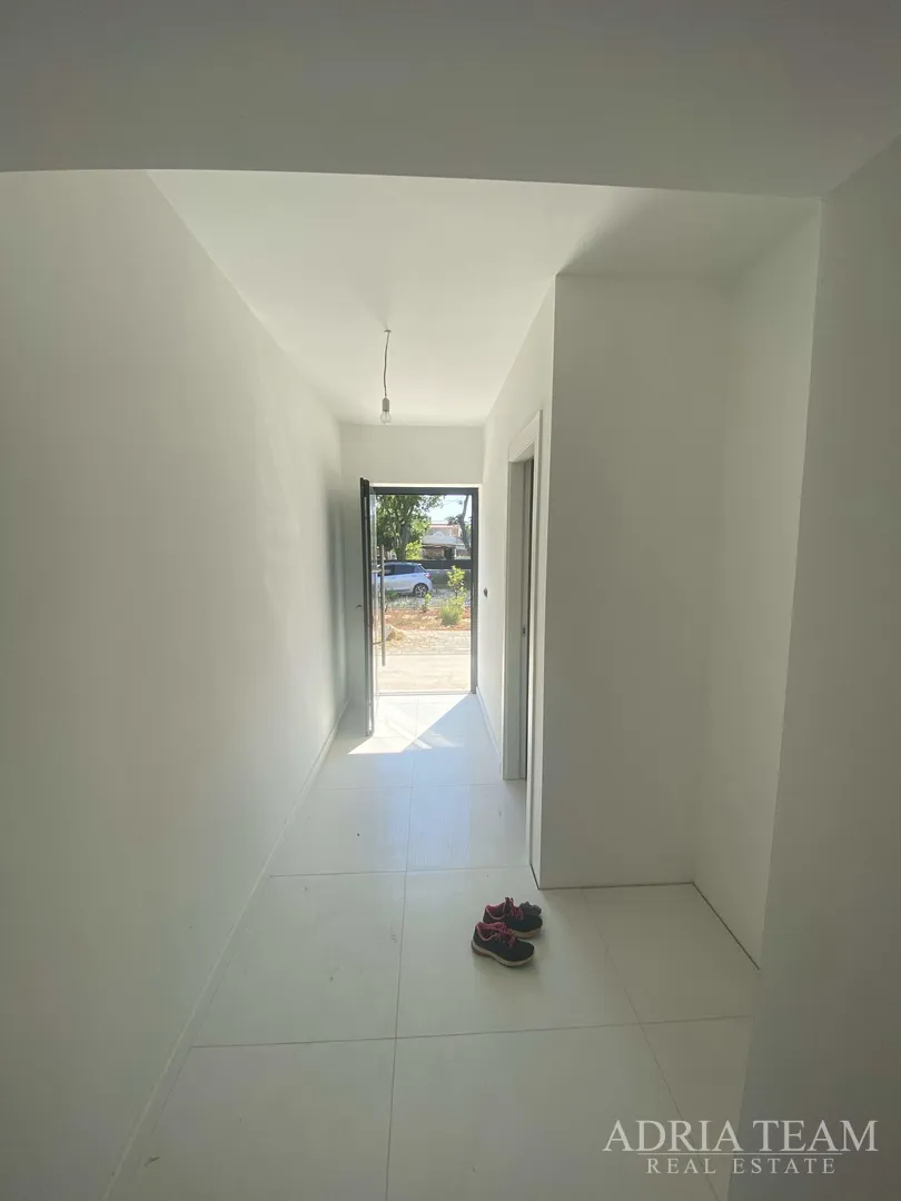 obiteljska kuća s velikim i uređenim dvorištem i bazenom, 400 m od mora, zadar - borik - slika 10