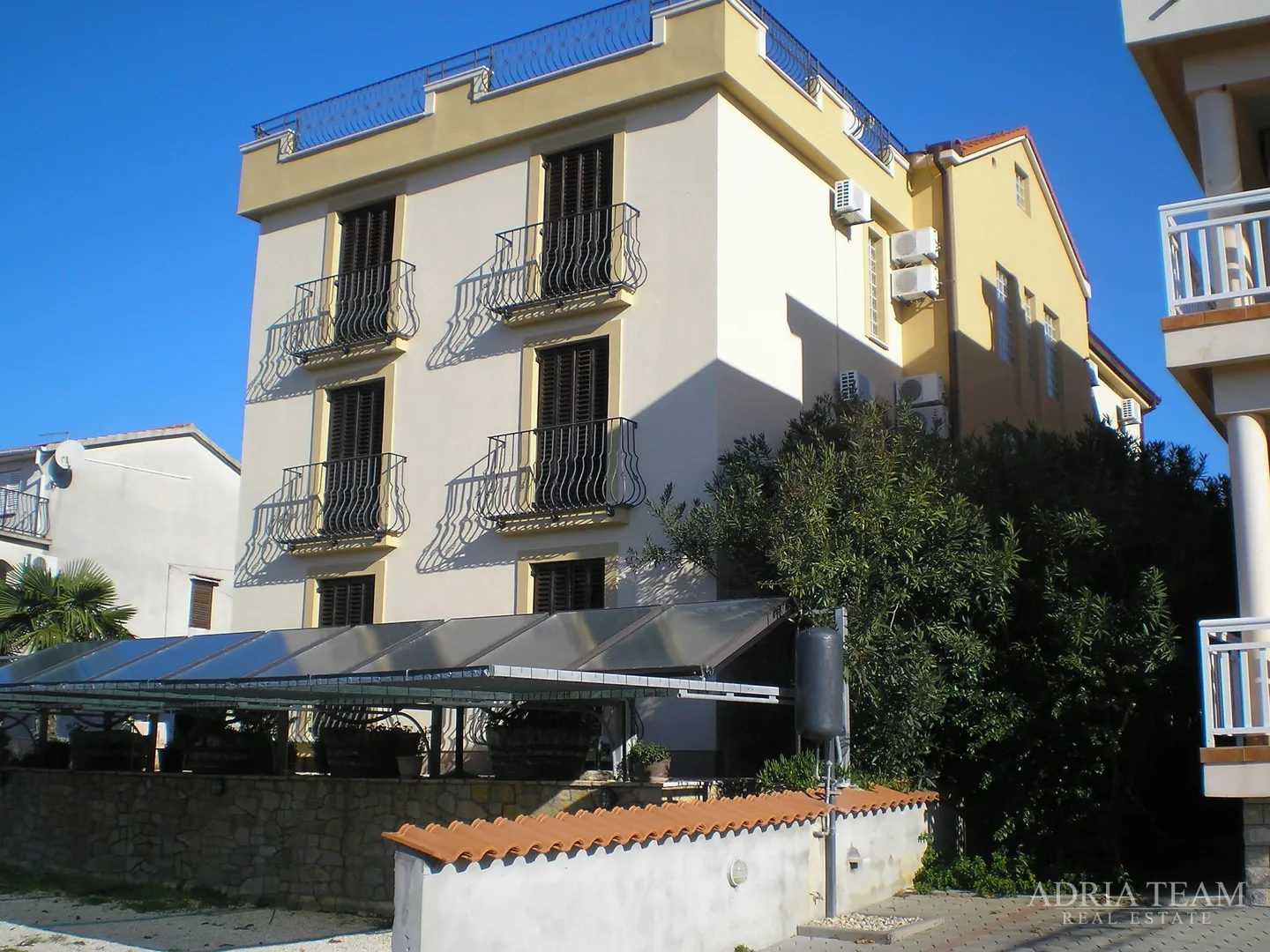 hotel s konobom i krovnom terasom, 1. red do mora - sukošan - slika 4