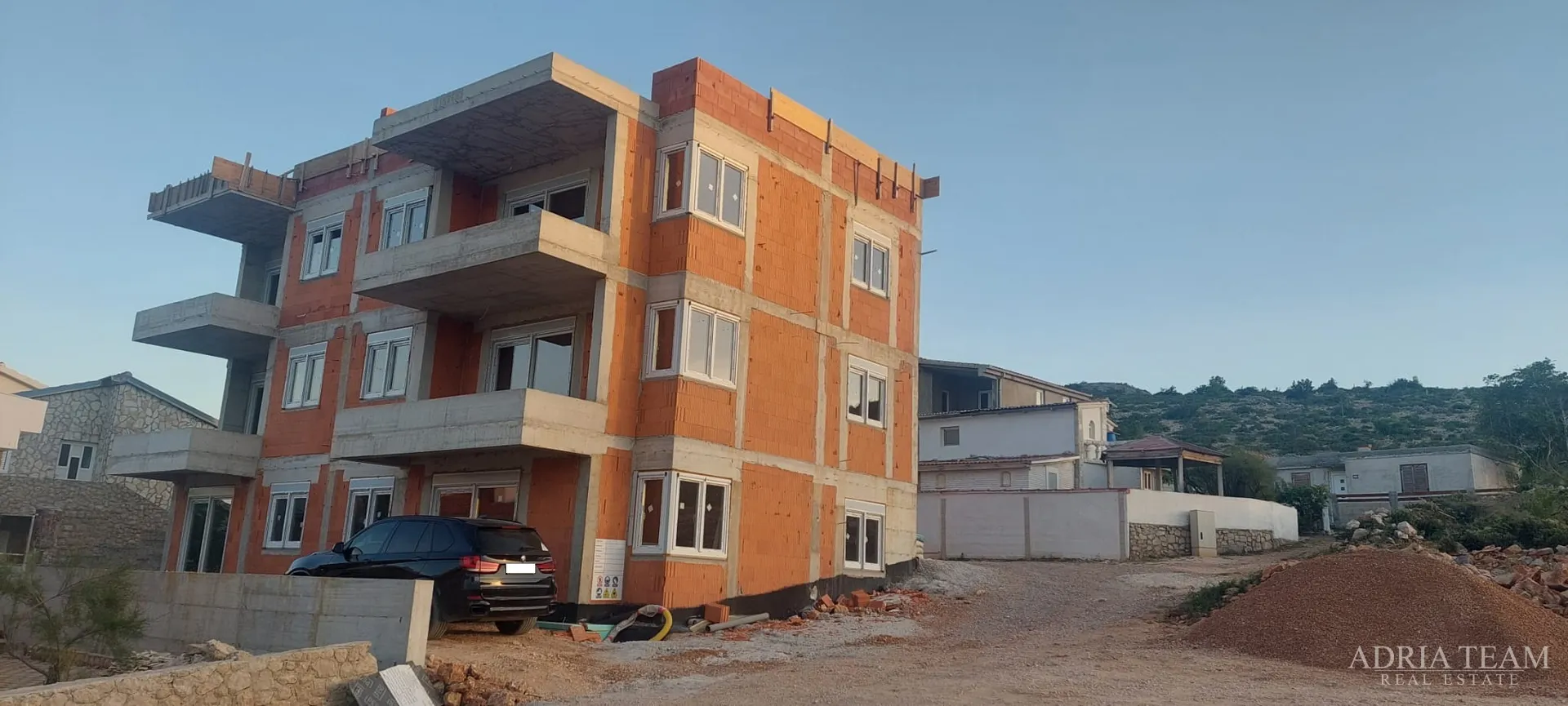 apartmani u stambenoj zgradi u novogradnji, prekrasan pogled, 45 m od mora - vinjerac - slika 3